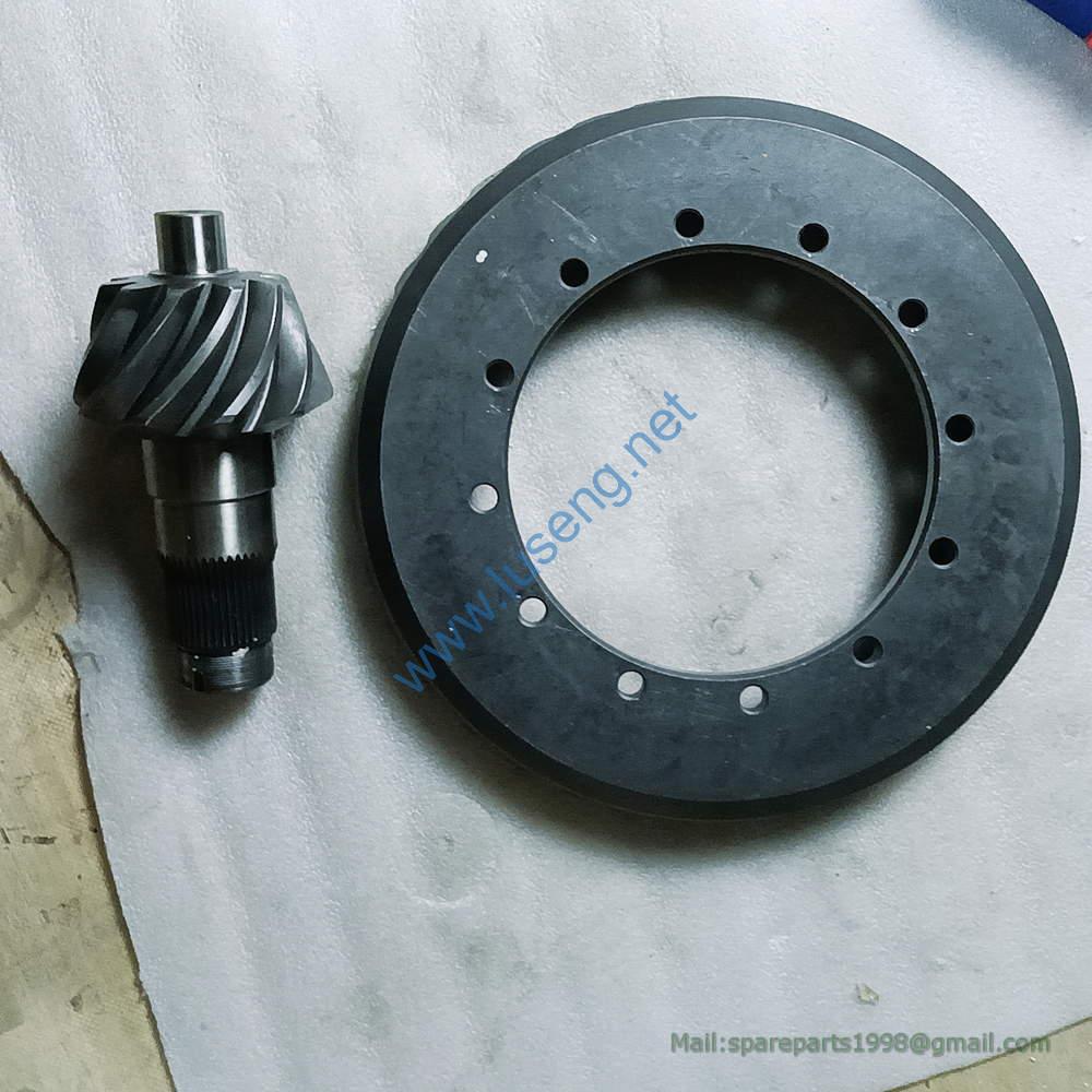 82513601 FRONT BEVEL GEAR XCMG GR215